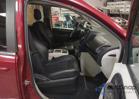 2013 Chrysler Town & Country Touring из США, поврежденный, VIN 2C4RC1BG7DR744429